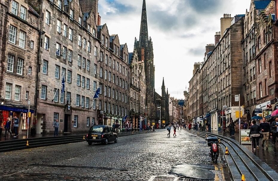 edinburgh airport to city centre