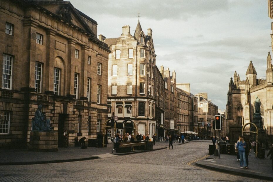 Edinburgh Airport to Waverley Station